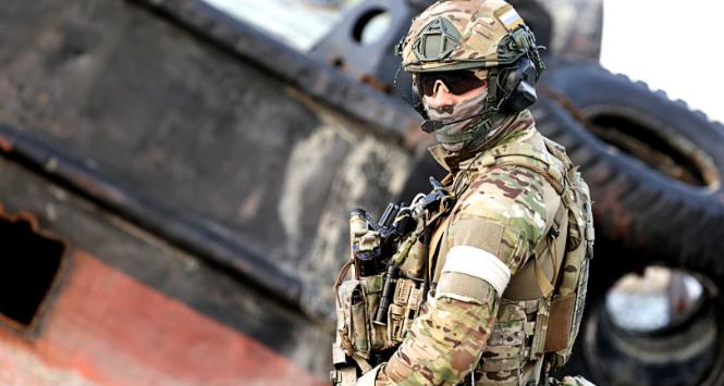 Rosyjski żołnierz w Mariupolu