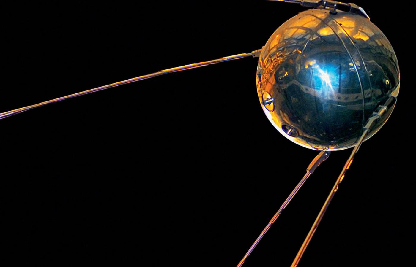 Sputnik I, pierwszy sztuczny satelita Ziemi, wystrzelony przez ZSRR w 1957 r.