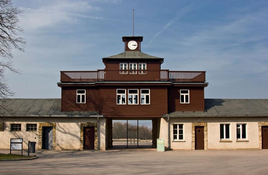 Brama obozu koncentracyjnego w Buchenwaldzie.
