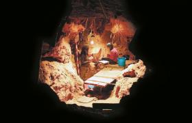 Jaskinia El Sidrón w Asturii, gdzie znaleziono szczątki przynajmniej 12 Homo neanderthalensis.