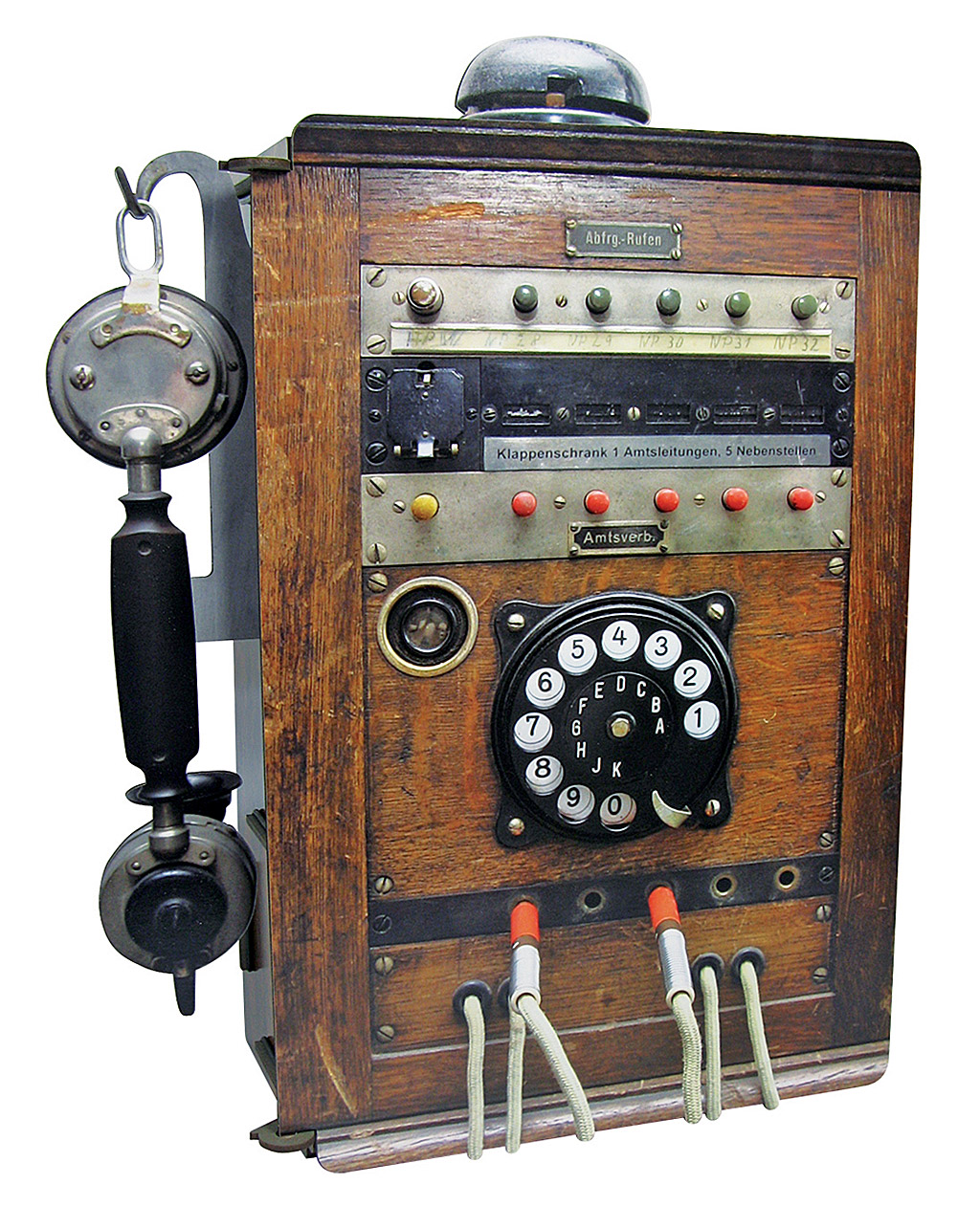 Куплю телефоны станцией. Телефонная станция ретро. VEF телефонная станция. Старый прибор для измерения телефонных линий. Телефония станция.