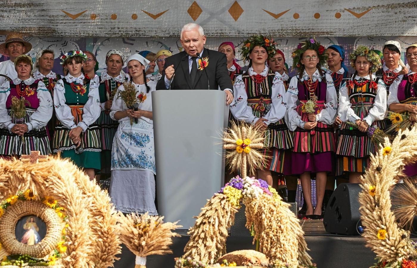 Prezes Prawa i Sprawiedliwości Jarosław Kaczyński podczas dożynek w Paradyżu obiecał czternastą emeryturę w wysokości 2,2 tys. zł netto.