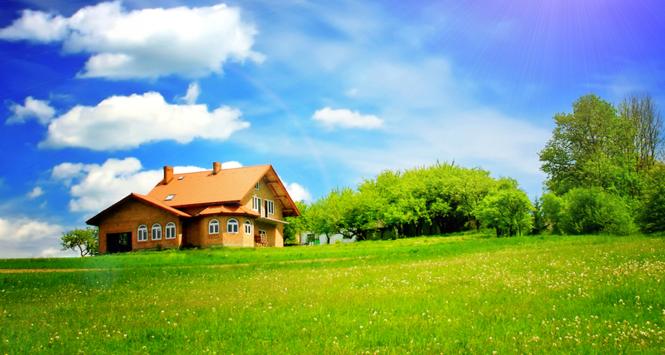 Dom jednorodzinny stawia się najczęściej na działce o powierzchni 1–2 tys. m kw., dlatego ziemia kosztuje czasem więcej niż budynek.