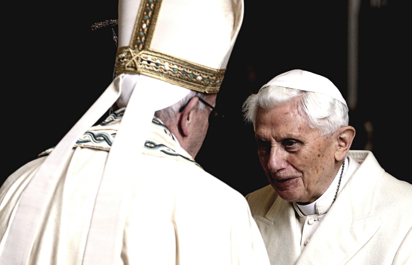 Papież Franciszek i emerytowany papież Benedykt XVI. Zdjęcie z 2015 r.