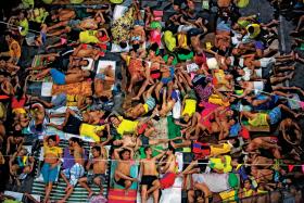 Niektóre więzienia to piekło na Ziemi. Na fot.: przeludniony zakład karny w Manili na Filipinach.