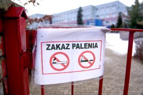 E-papierosy to najpopularniejsza używka nikotynowa wśród młodzieży w wieku szkolnym. Na fot. szkoła podstawowa w Białymstoku.