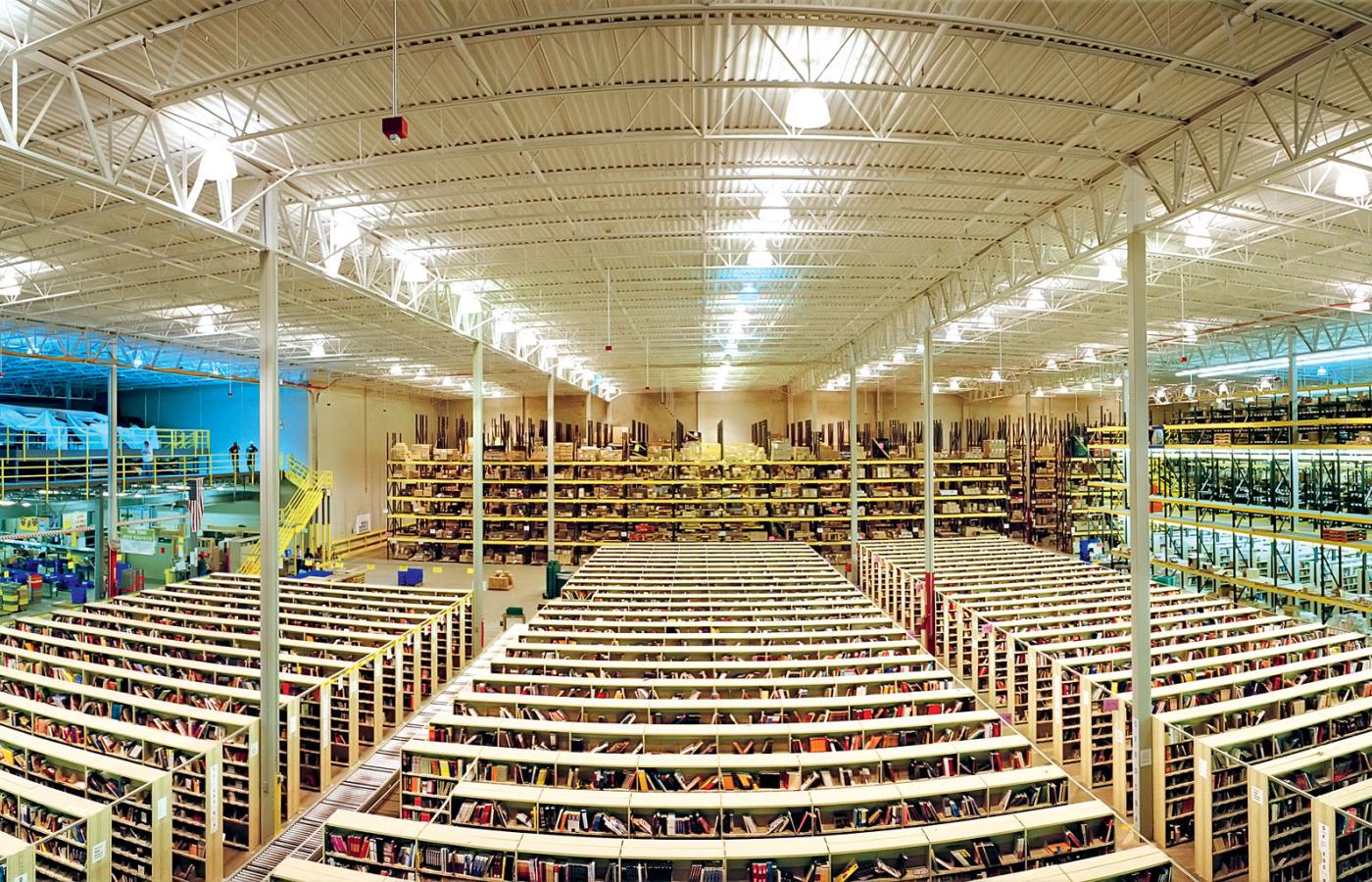 Magazyn Amazona w Fernley w Nevadzie. Tak będą wyglądały polskie hale. Są tak wielkie, że co gdzie w nich leży, wie tylko komputer.