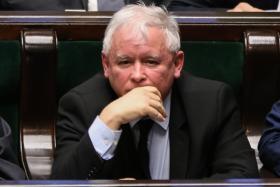 Dokąd zmierza Kaczyński? Tam, gdzie inni, donikąd. Jak wszyscy politycy dryfuje na fali wydarzeń.