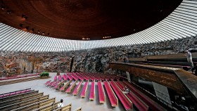 Kosciół wykuty we Wzgórzu Świątynnym w Helsinkach.