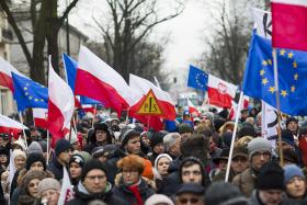 Słychać ze strony władzy: tyle jest w kraju do zrobienia, a wy się awanturujecie, histeryzujecie, blokujecie.