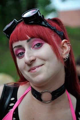 Niezwykła kolorystyka i wielobarwność od lat wyróżniają gości na festiwalu w Bolkowie.