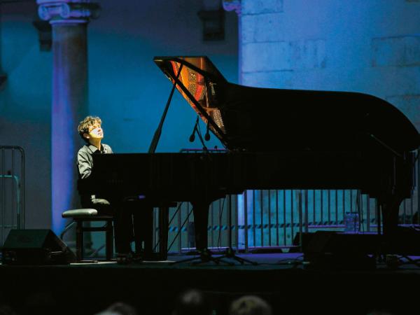 Wielu niespodzianek możemy się spodziewać po najmłodszych pianistach, także po 21-letnim Mateuszu Dubielu.