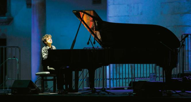 Wielu niespodzianek możemy się spodziewać po najmłodszych pianistach, także po 21-letnim Mateuszu Dubielu.