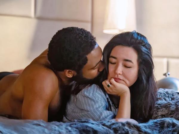 „Pan i pani Smith”, scen. Donald Glover i Francesca Sloane