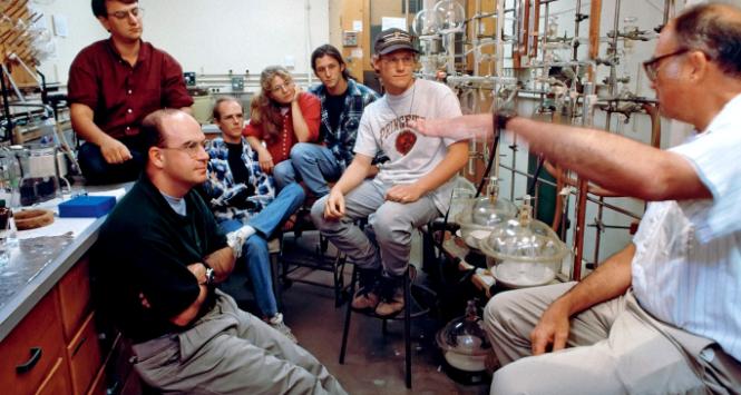 Ćwiczenia w laboratorium biologicznym na uniwersytecie kalifornijskim