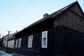 Stary drewniany dom w okolicach tutejszego rynku.