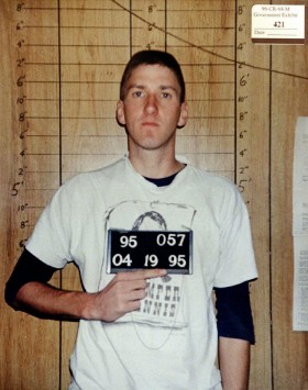 Timothy McVeigh w zamachu na Oklahoma City zabił 168 osób. Psychiatrzy uznali, że jest całkowicie zdrowy.