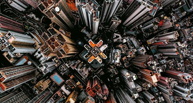 Już dziś czujniki w miastach Azji dotkniętych plagą smogu mierzą jakość powietrza i temperaturę w budynkach. Wkrótce mogą wskazywać, jaka liczba osób znajduje się w środku.