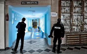 Policjanci skarżą się, że nie mają pojęcia, jak się zachować podczas interwencji szkolnych.