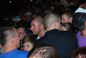 Szacuje się, że pod Pałacem Prezydenckim pojawiło się nawet do 10 tys. osób.