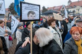 Demonstracja przeciw Wojciechowi Kałuży i jego przejściu do PiS.
