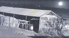 PrintScreen z krótkiego filmu wykonanego przez kamerę monitoringu. Ukazuje meteoroidę 2018 LA spadającą na kotlinę Kalahari w Botswanie.