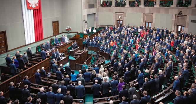 Po wyborach zmieniło się coś więcej niż parlamentarna większość. Ludzie chcą obserwować pracę posłów, których wprowadzili do Sejmu.