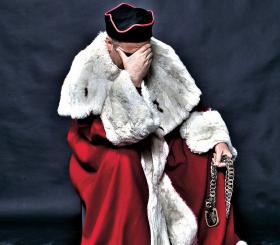 Dewastację i uniformizację uczelni wyższych oraz badań naukowych przeprowadzono sumiennie i morderczo.