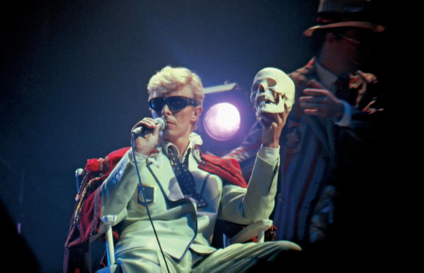 Bowie na koncercie w Brukseli (1983 r.).