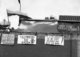 Hasła na murze Stoczni Gdańskiej, sierpień 1980 r.