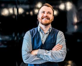 „Wychodzę z założenia, że autor ma najmniej ciekawych rzeczy do powiedzenia o tym, co napisał”.