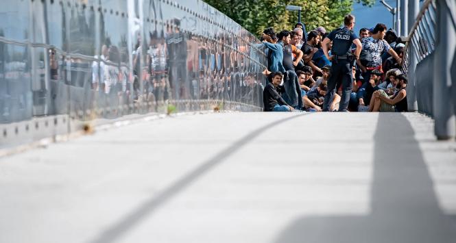 Tylko w latach 2015-2016 przybyło do Niemiec prawie 1,2 mln osób liczących na azyl.