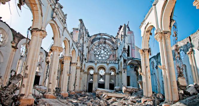 Ruiny katedry Notre Dame w Port-au-Prince, stolicy Haiti.