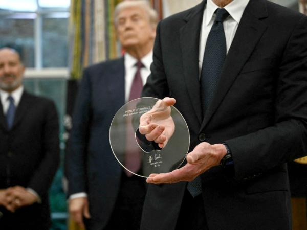 Szklany dysk dla Donalda Trumpa