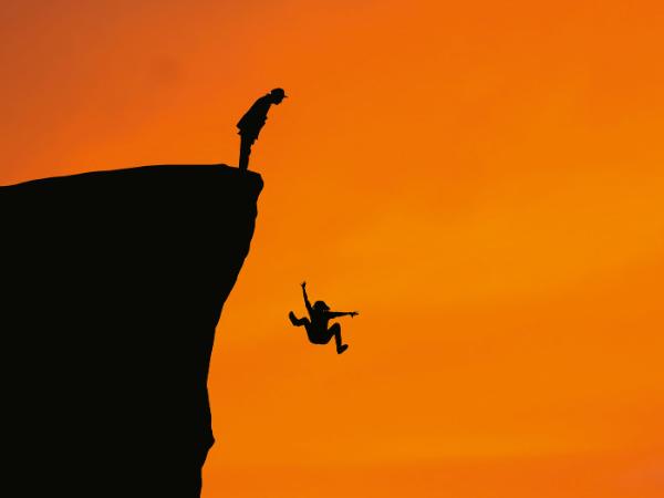 „Jeśli mówię, że nie powinniśmy się za bardzo opowieściami o końcu świata przejmować, to próbuję odebrać im trochę grozy, którą w nas wywołują”.