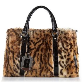 Torebka Wittchen Young. Klasyka z pazurem. Elegancka torebka z serii Wittchen Young wykonana  jest z… futra ekologicznego. Sprawdzi się w sytuacjach oficjalnych i codziennych. Prosto z wybiegów mody. Cena: 269 zł.