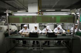 Foxconn wytwarza ponad 40 proc. produktów elektronicznych na świecie i jest największym prywatnym pracodawcą w Chinach – zatrudnia 1,2 mln ludzi.