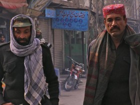 W duchu zadaję sobie inne pytanie: bezpieczniej z policjantem czy bez policjanta?