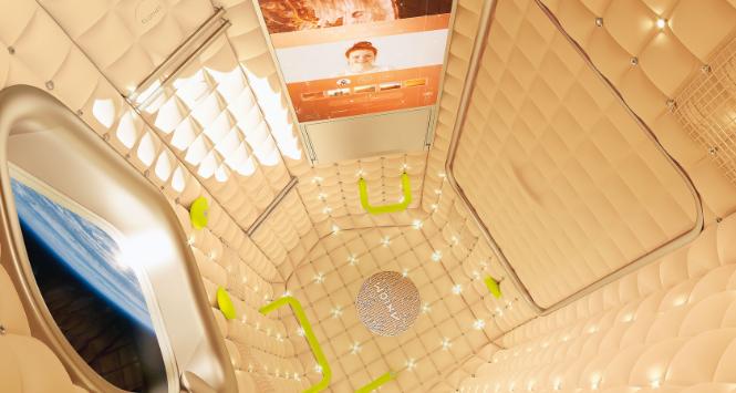 Moduł mieszkalny pozaziemski. Projekt wnętrza dla habitatu kosmicznego, wdrażany przez Axiom Space. Ściany lśnią od nanoledowych lampek i zmieniają kolory wraz z przesuwającymi się za oknem widokami.