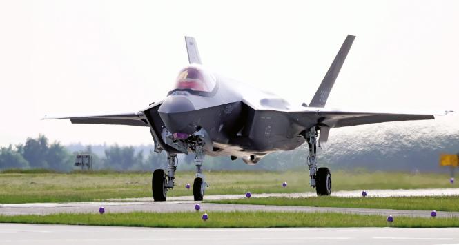 Wielozadaniowy samolot myśliwski F-35