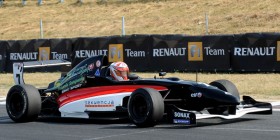 Przejazd bolidu z Formuły 2000