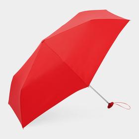 Szybkoschnący parasol Instant Dry będzie doskonałym prezentem dla tych, którzy nie chcą zastanawiać się nad tym, gdzie odłożyć mokry sprzęt przeciwdeszczowy. Wystarczy potrząsnąć parasolem kilka razy, by go wysuszyć. Materiał nie pochłania wilgoci, a sam parasol prezentuje się całkiem elegancko.