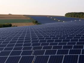 Park solarny w Tüngen niedaleko Monachium. Moc - 19 megawatów.