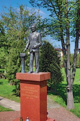 Pomnik Lecha Kaczyńskiego w Siedlcach