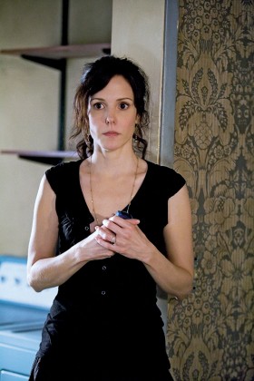 Nancy Botwin („Trawka”, od 2005 r.) – wdowa, aby zapewnić dobrobyt swoim dzieciom, bierze się za handel marihuaną. Całość pełna niepoprawnego politycznie humoru. Złoty Glob dla Mary-Louise Parker