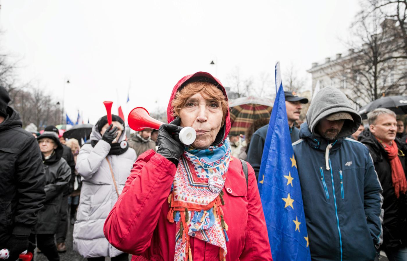 Ulicami Warszawy przeszedł marsz w obronie wolnych sądów i samorządów.