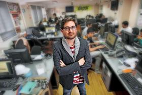 Peruwiański reporter Daniel Titinger