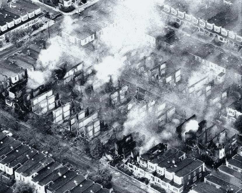 Poranek 14 maja 1985 r. Nad czarną dzielnicą Filadelfii wznoszą się dymy z dopalających się zgliszczy kryjówki radykalnej afroamerykańskiej organizacji Move i okolicznych budynków.