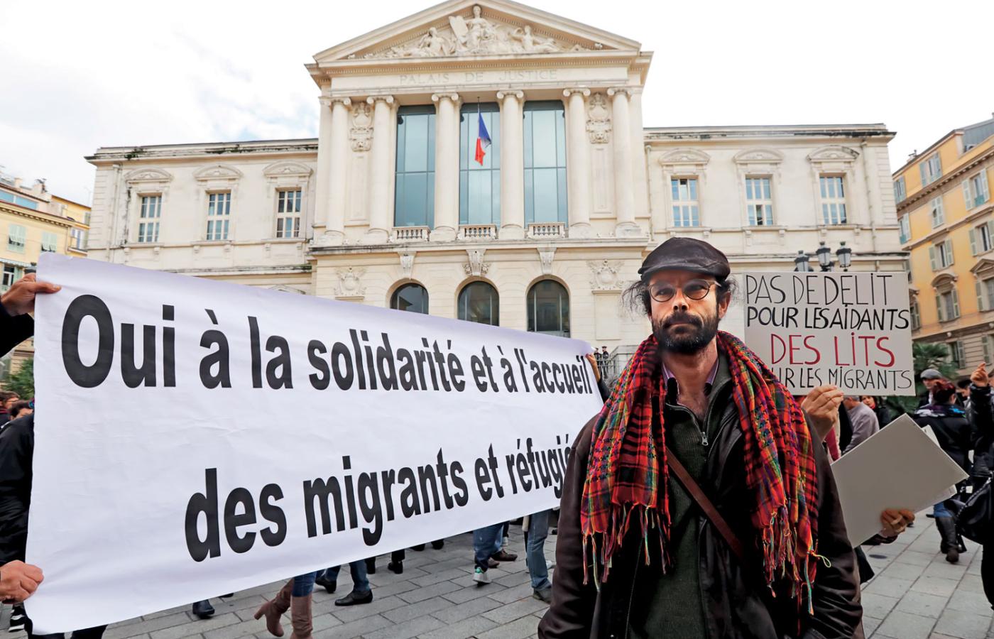 Cédric Herrou stanął przed sądem w Nicei za ułatwianie nielegalnego pobytu obcokrajowcom we Francji.