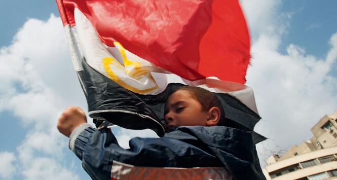 Arabów łączy dziś więcej niż język i religia. Z inspiracji Egiptu odradza się spontaniczny ludowy panarabizm.